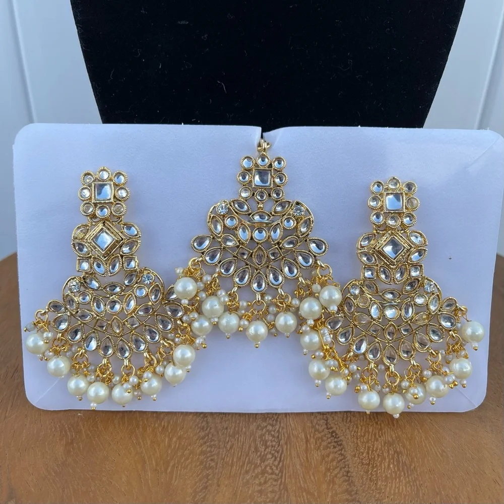 Faux Pearl Kundan Earrings With Maang Tikka - Picture 5 of 10